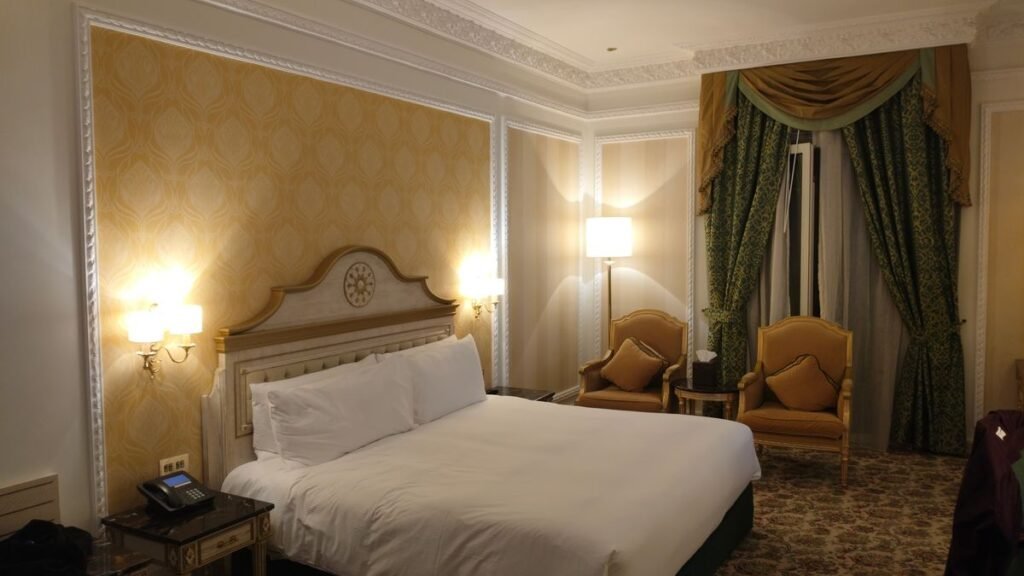 What Makes a Luxury Bed Worth the Investment for Hotels 1 1. What frame construction actually reveals about luxury bed quality
