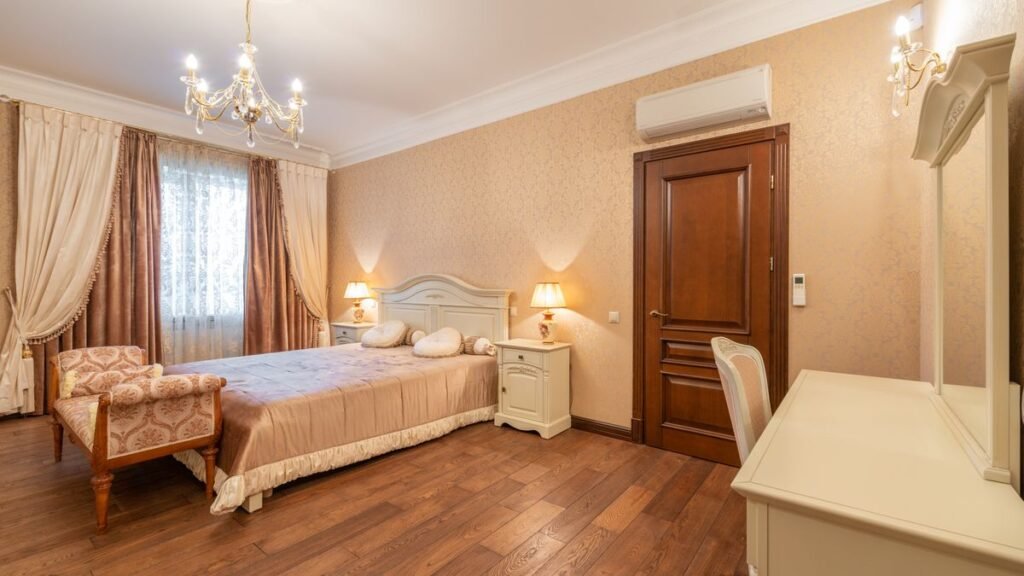 What Makes a Luxury Bed Worth the Investment for Hotels 2 2. The luxury headboard: where design meets durability