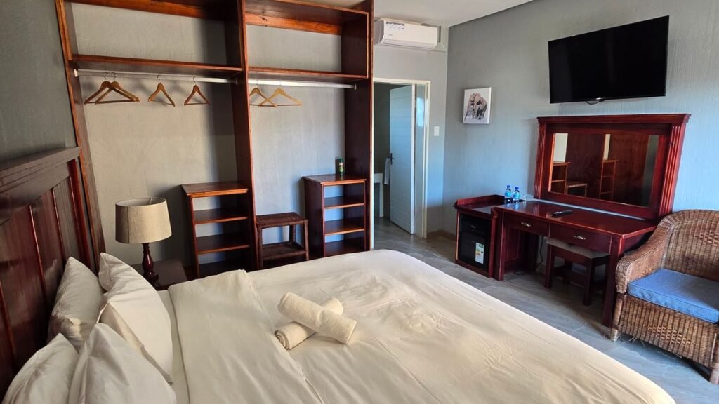 Hotel Furniture Supply for New Hotel Developments 1 Hotel furniture supply: How the chain is actually structured