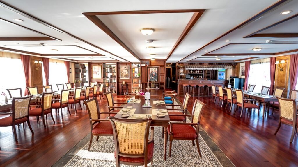 How to Source Hotel Furniture Wholesale Directly From Manufacturers 2 Hotel furniture wholesale: Factory-direct manufacturer vs. middleman distributor