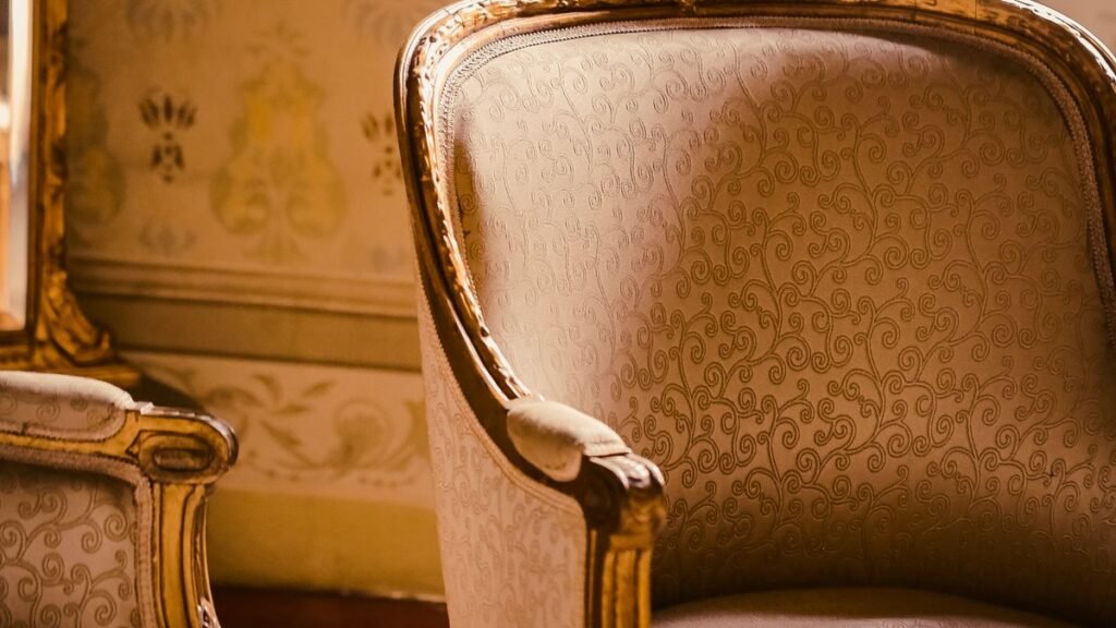 What Makes a Chair Truly Luxury? Materials, Craft & Design 2 Frame materials and structural joinery: where durability begins