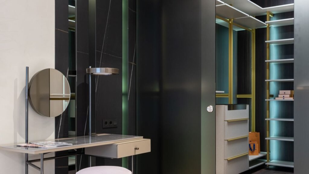 7 Best Dressing Table with Full Length Mirror Styles for Luxury Rooms 2 Getting the dimensions right for a dressing table with full-length mirror