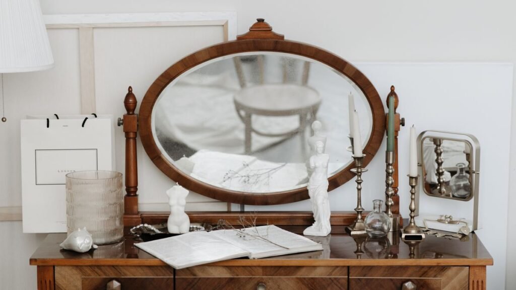 7 Best Dressing Table with Full Length Mirror Styles for Luxury Rooms 5 The 7 best dressing table with full-length mirror styles for luxury rooms