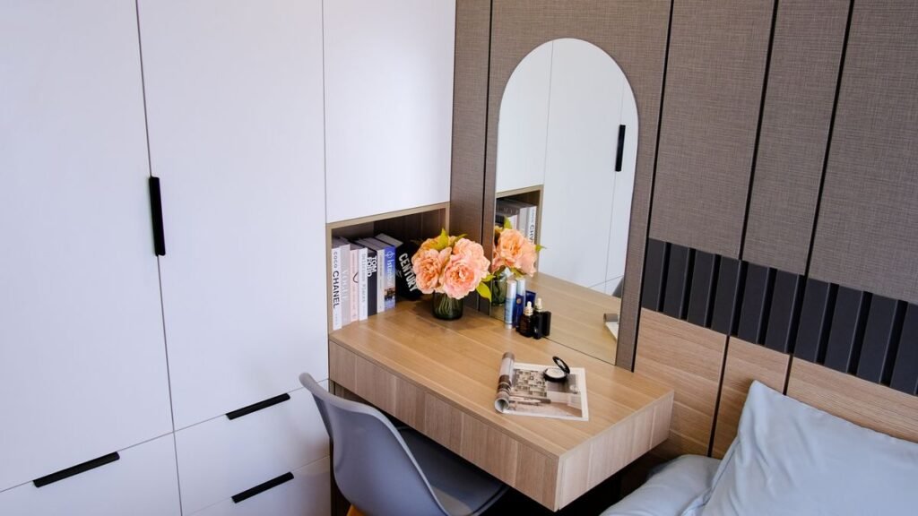 7 Best Dressing Table with Full Length Mirror Styles for Luxury Rooms 8 How to order bespoke vanity and mirror combinations at scale